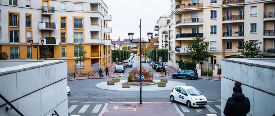 Image en deux parties de la ville de Bourget